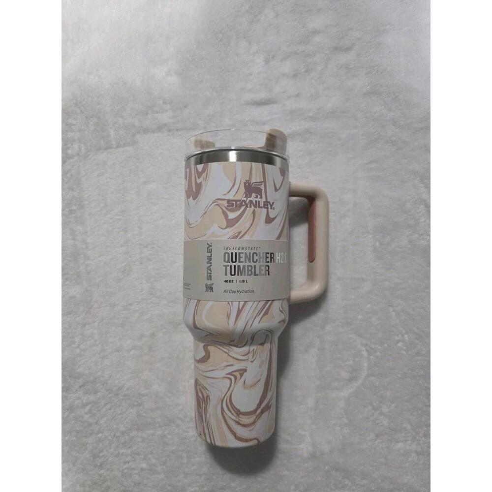 Stanley the Quencher H2.0 Flowstate 40oz Tumblr Mocha Swirl